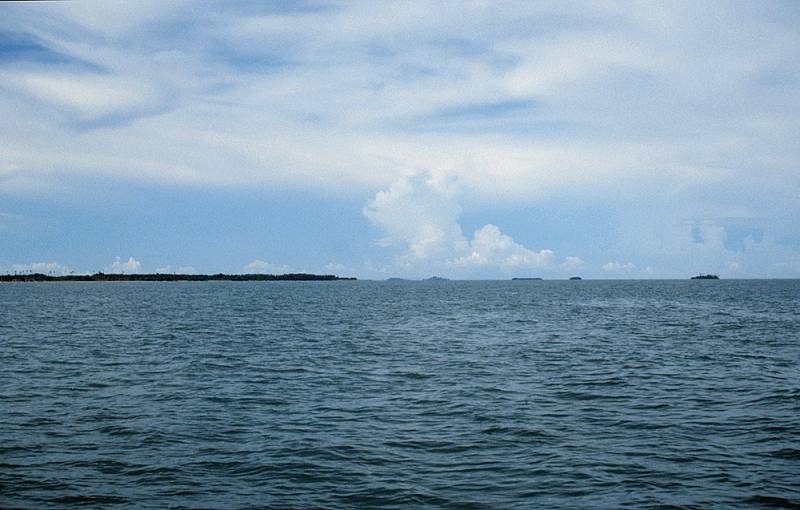 819_De Turtle Isles in zicht, Sabah.jpg